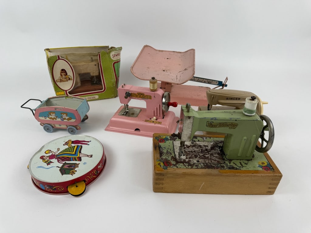 Collection Vintage Metal & Plastic Children's Toys (1 of 8)