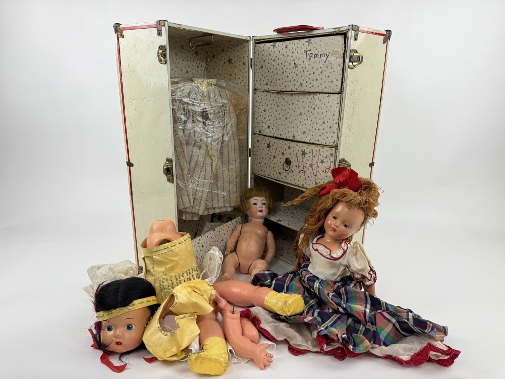 Vintage Large Scale Metal Doll Trunk w Dolls: Vintage Large Scale Metal Doll Trunk w Dolls. Bisque head dolls, plastic dolls. Case measures 24 x 12 x 12 inches.