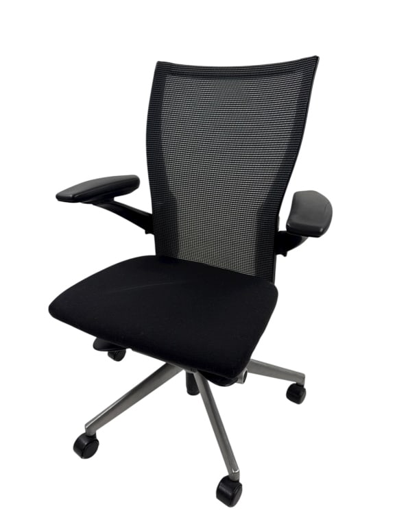 Contemporary Haworth X99 Rolling Desk Chair: Contemporary Haworth X99 Rolling Desk Chair. Measures 37 inches in height, 27 inches in width, 22 inches in depth as shown.