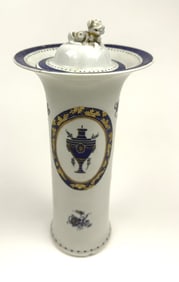 Antique 18th C Chinese Export Porcelain Vase w Lid