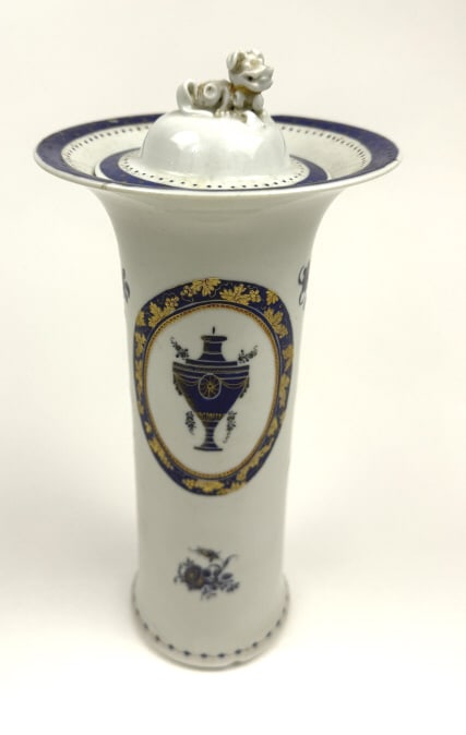 Antique 18th C Chinese Export Porcelain Vase w Lid: Antique 18th C Chinese Export Porcelain Vase w Lid. Hand painted gold and white with gold accents, lid with foo dog finial. Chip at rim. Measures approximately 11 inches in height, 5 inches in diamete