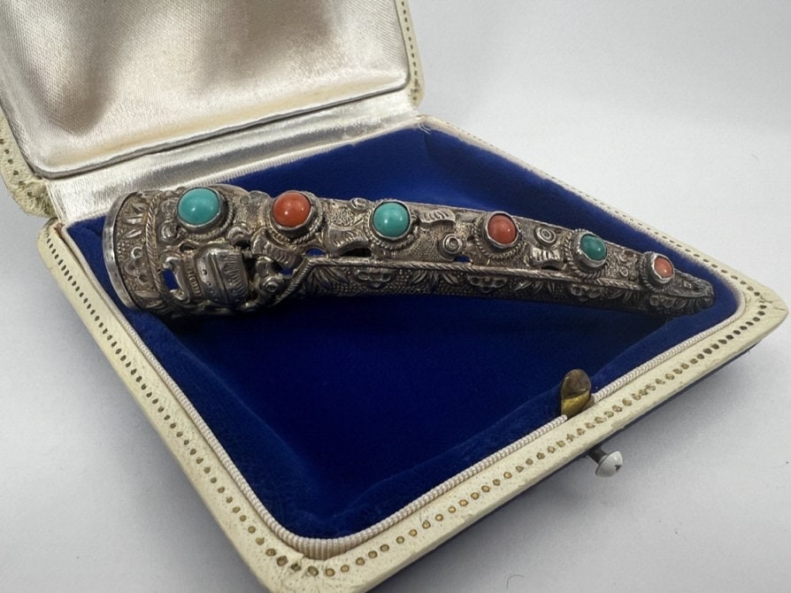 Antique Chinese Silver Fingernail Guard Mount Pin: Antique Chinese Silver Fingernail Guard Mount Pin. Antique Chinese silver, turquoise and coral fingernail guard mounted as a brooch / pin. Set with cabochon turquoise and coral in chased openwork