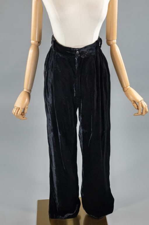 Vintage 1990s Gianni Versace Black Velvet Trousers: Vintage 1990s Gianni Versace Black Velvet Trousers Pants. Zip front with belt loops at waist and button closure. Two side pockets and one back pocket. Marked size 46 - S. Viscose & Rayon blend. Measur