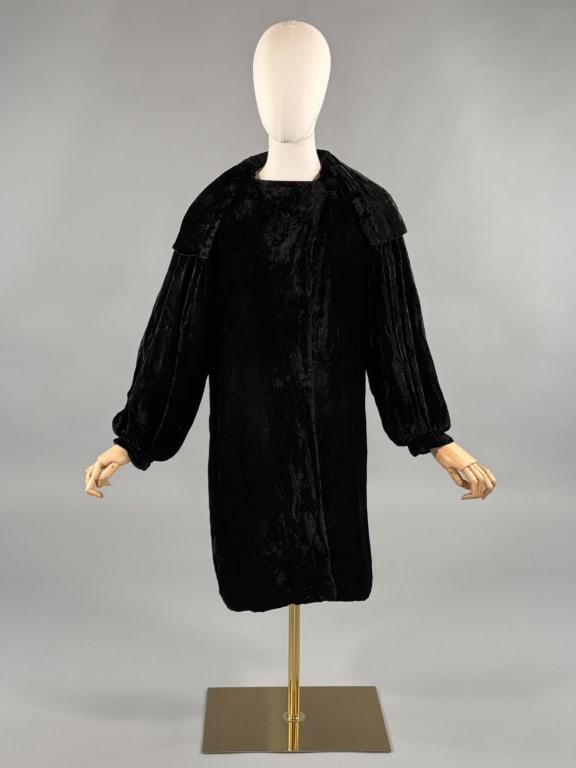 Vintage 1930s Black Velvet Deco Evening Jacket (1 of 11)