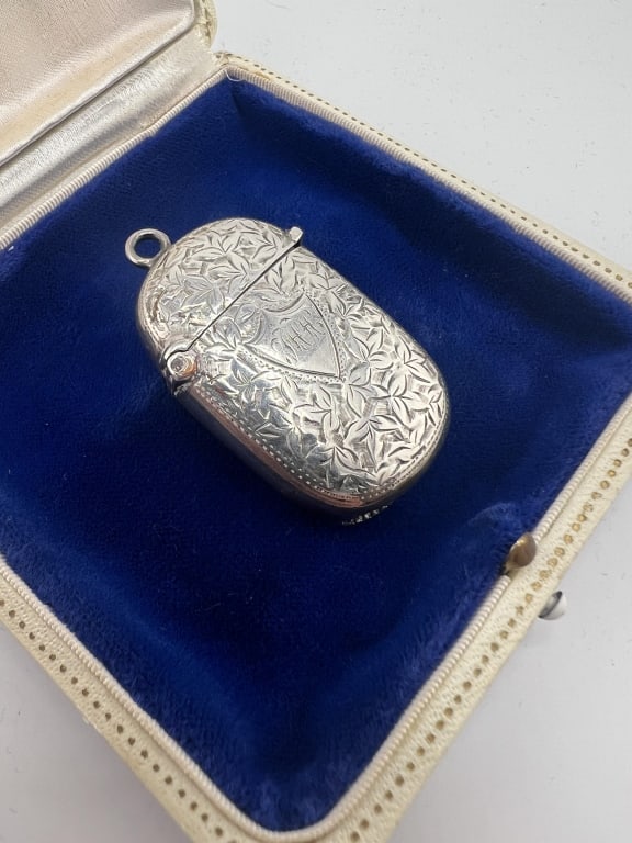 Antique 1900 Chester England Sterling Vesta Locket (1 of 8)