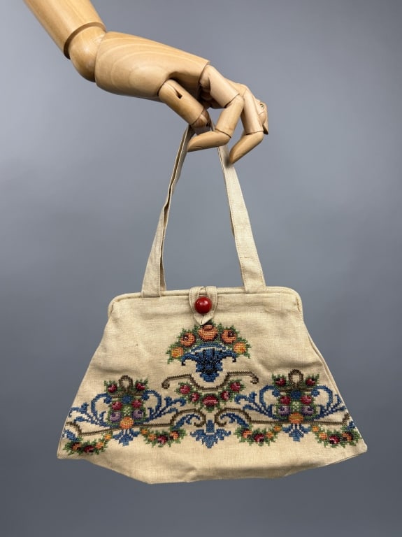 Vintage 1930s Linen Needlepoint Embroidered Purse (1 of 5)
