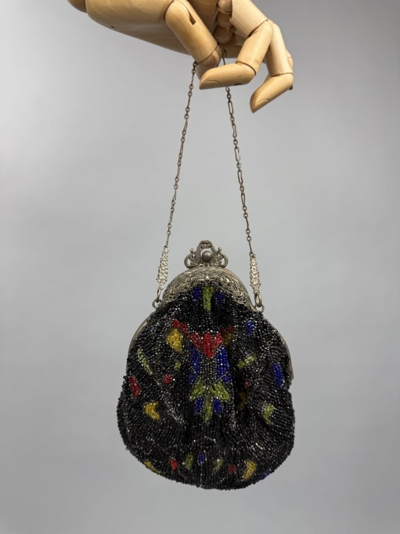 Antique 1920s Glass Beaded Flapper Purse (1 of 6)