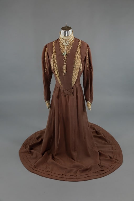 Antique Edwardian Wool Crepe Bodice & Skirt Set: Antique Edwardian Wool Crepe Lace Bodice & Skirt Set. Bodice is boned throughout with mint green silk details. Fringed and laced through front and sleeves. Closes with hooks. Skirt is trained in rear