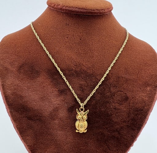 Estate Gold Over Sterling Figural Owl Pendant: Estate Gold Over Sterling Figural Owl Pendant.Vintage gold filled rope twist necklace chain with gold over sterling silver figural owl necklace pendant. Chain measures 18 inches in length. Both are ha