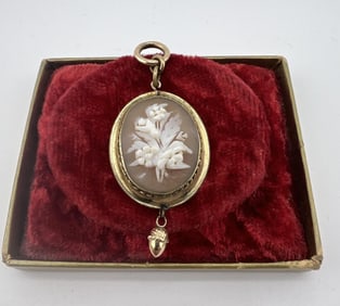 Antique 19th C Victorian Floral Cameo Pendant