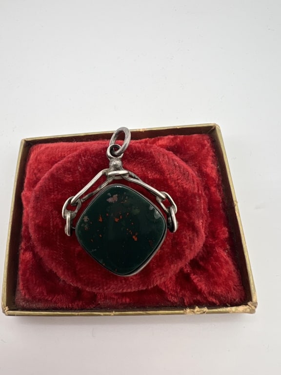 Antique English Bloodstone & Carnelian Spinner Fob: Antique English Bloodstone & Carnelian Spinner Fob. Bloodstone on one side, carnelian on other side, mounted in sterling silver with full English hallmarks. Made in Chester. Measures just over 1.5 inc