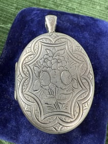 Vintage Danecraft Antique Style Silver Locket