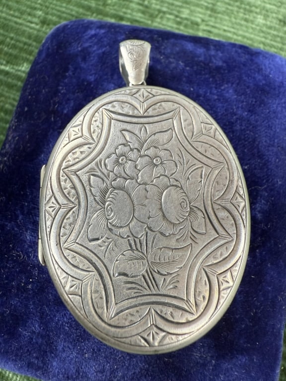 Vintage Danecraft Antique Style Silver Locket (1 of 4)