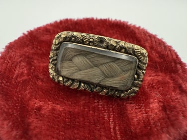 Antique 10k Gold Hair Work Mourning Fichu Pin