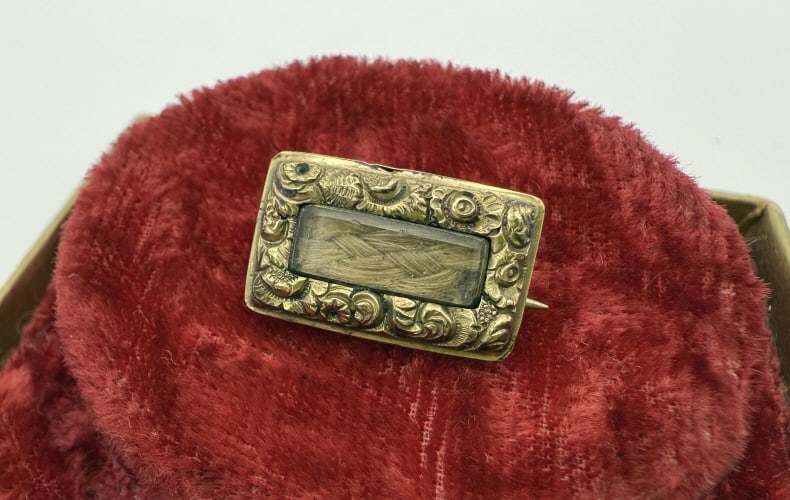 Antique 14k Gold Hair Work Mourning Fichu Pin (1 of 4)