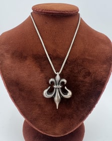 Vintage Sterling Box Chain w Antique Fleur de Lis