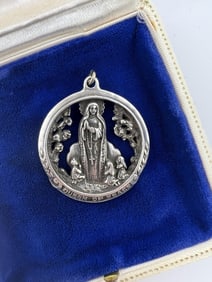 Vintage Weston Sterling Queen of Peace Pendant
