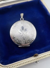 Vintage Sterling Silver French Fleur de Lis Locket