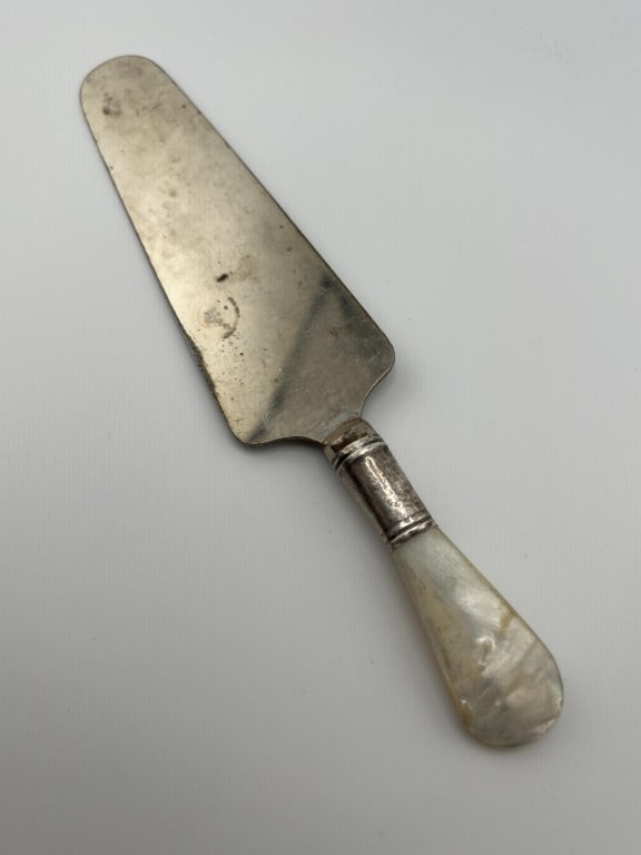 Antique Cake Server Silver Band & Mother of Pearl (1 of 8)