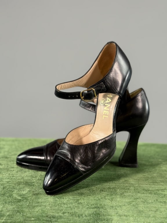Vintage 1990s Chanel Leather Mary Jane Pumps Heels (1 of 10)