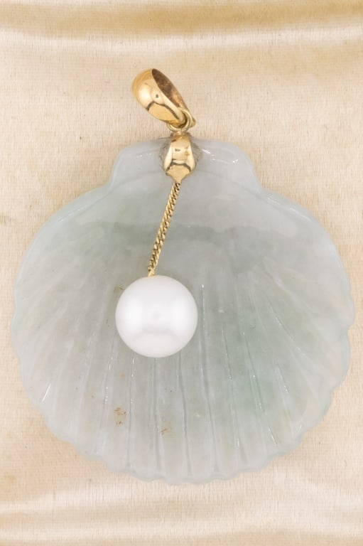 Estate 14kt Gold Jade & Pearl Sea Shell Pendant: Estate 14kt Gold Jade & Pearl Sea Shell Pendant. Hallmarked 14kt in the bail. Hand carved jade clam shell pendant with suspended cultured pearl on 14kt yellow gold chain. Measures approximately 1.75 i