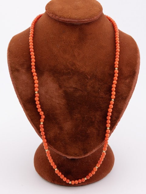 Italian 18kt Yellow Gold & Coral Necklace Strand: Italian 18kt Yellow Gold & Coral Necklace Strand. Hallmarked 750 on the clasp. Measures 17 inches in length.
