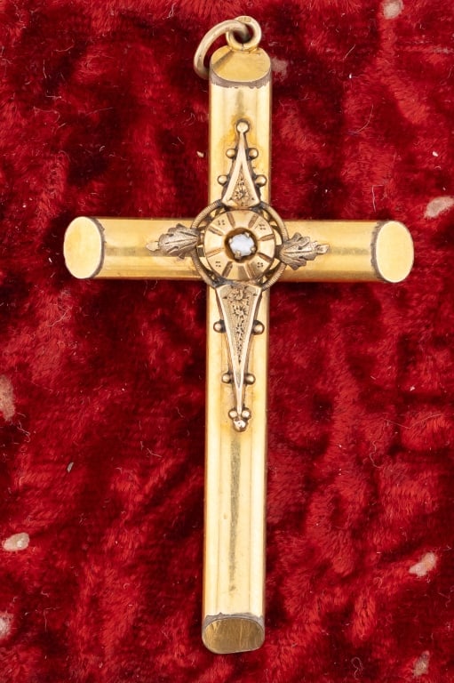 Antique 19th C Victorian Gold Filled & Pearl Cross: Antique 19th C Victorian Gold Filled & Pearl Cross Necklace Pendant. Yellow gold filled late 19th century Victorian era cross with seed pearl at center. Measures just over 2.5 inches in length.