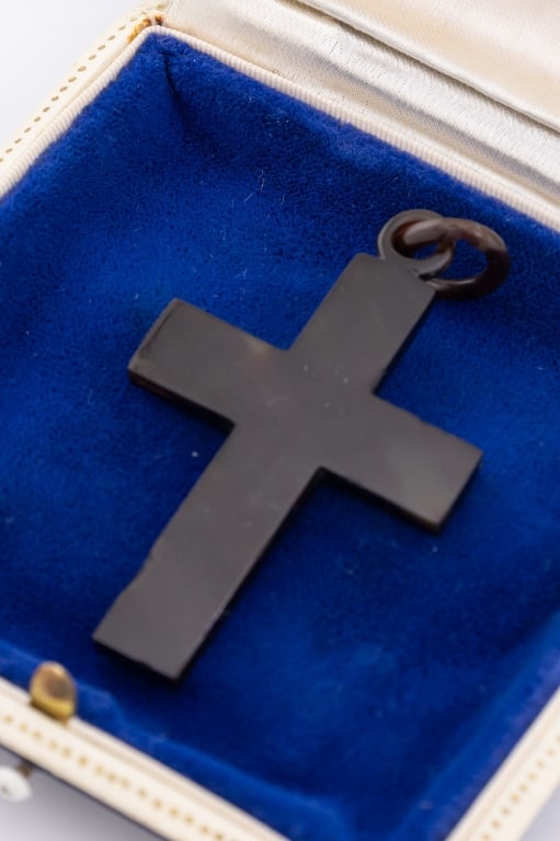 Antique 19th C Faux Tortoise Cross Pendant: Antique 19th C Victorian Era Faux Tortoise Cross Pendant. Measures just under 2.75 inches in length with the bail.