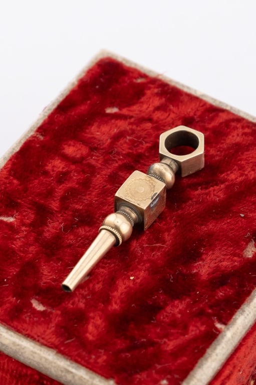 Antique C 1800 Gold & Gold Filled Pocket Watch Key: Antique C 1800 Gold & Gold Filled Pocket Watch Key. Elements acid test for 10kt. Measures 1.75 inches in length.