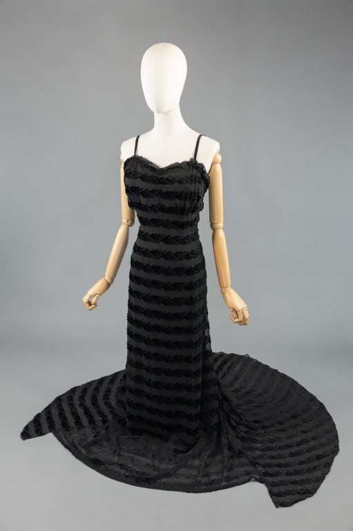 Vintage 1930s Devore Velvet Bias Cut Trained Gown: Vintage 1930s Devore Burnout Velvet Bias Cut Trained Evening Gown having ruched bust line with thin velvet shoulder straps and button closure down center back. Fully lined. Measuring 32 - 36 inch bust