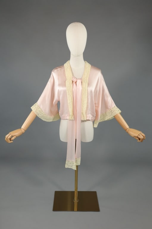 Vintage 1930s Pink Satin Crepe Lace Bed Jacket (1 of 9)