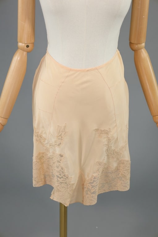 Vintage 1930s Pink Silk Lace Lingerie Tap Shorts (1 of 5)