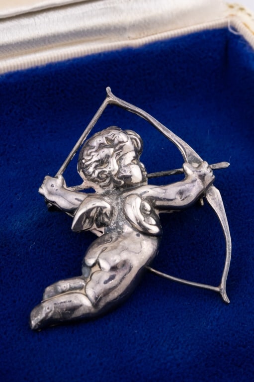 Vintage Sterling Repousse Cupid Cherub Brooch (1 of 5)