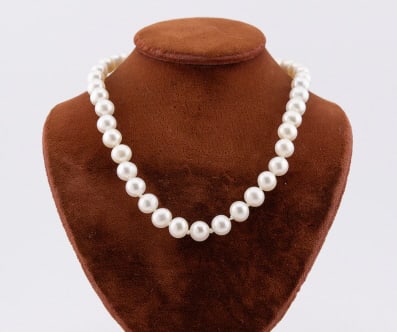 Estate Cultured Baroque Pearl & Sterling Necklace: Estate Cultured Baroque Pearl & Sterling Necklace Strand. Hand knotted on silk thread. Set with a filigree sterling silver clasp (hallmarked) and cultured high luster pearls of slightly varying sizes