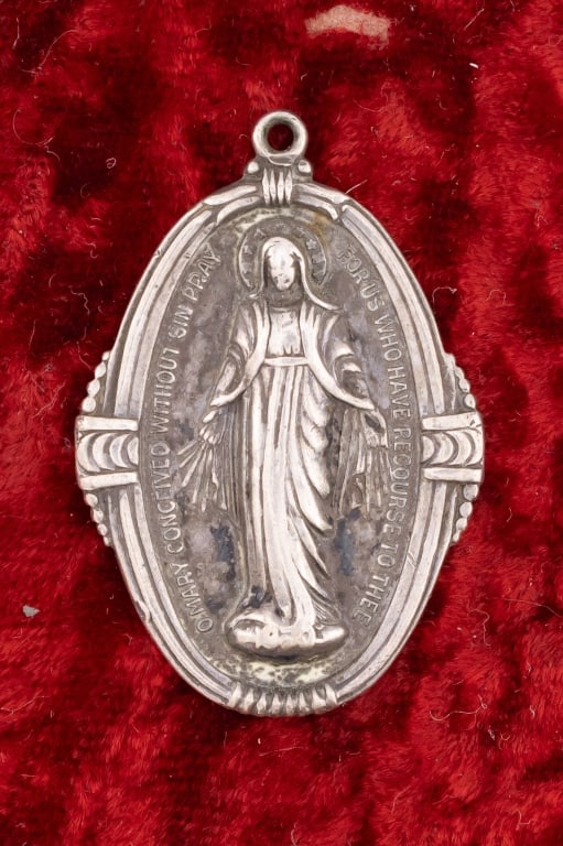 Vintage Sterling Silver Religious Madonna Pendant (1 of 5)