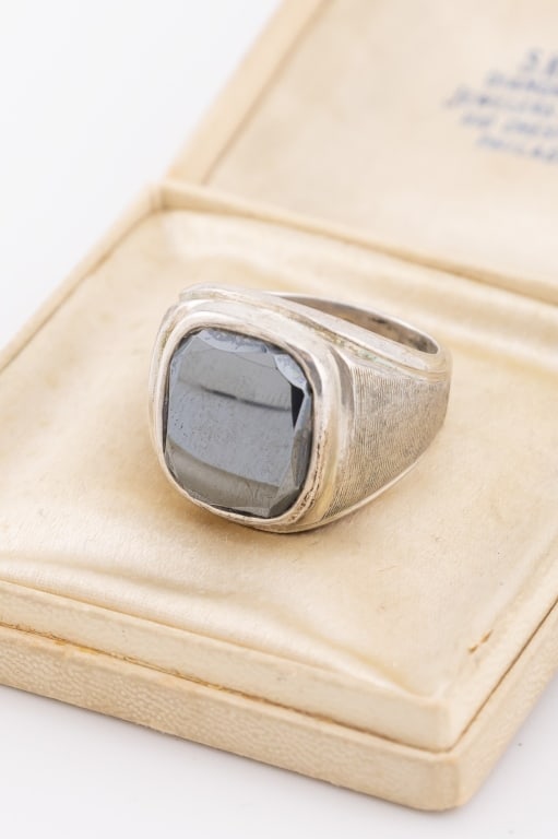 Vintage Sterling Silver & Faceted Hematite Ring: Vintage Sterling Silver & Faceted Hematite Ring. Brushed Florentine style finish to the shoulders. Hallmarked. Measures approximately .75 inches in length down the front, ring size 9.75 approximately.
