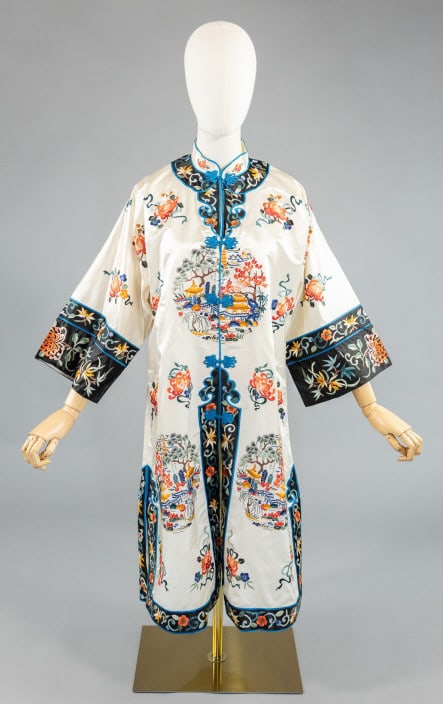 Vintage 1960s White Silk Embroidered Chinese Robe: Vintage 1960s White Silk Embroidered Chinese Robe having Mandarin collar with floral / pagoda garden rondel embroideries, and frog closures up center front. Labeled Golden Bee. Fully lined. Measuring
