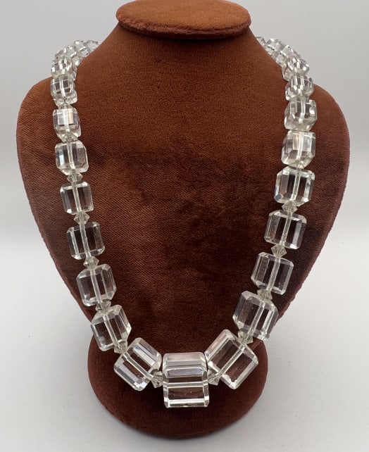 Antique Art Deco Faceted Rock Crystal Necklace: Antique Art Deco Faceted Rock Crystal Necklace. Strung on silver tone chain. Clasp is hallmarked GOLD FILL. Measures 16 inches in length.