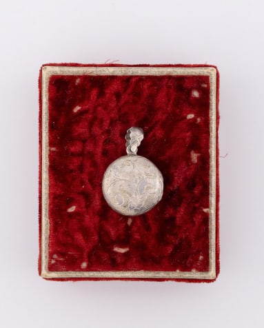 Vintage Sterling Silver Locket Necklace Pendant (1 of 7)