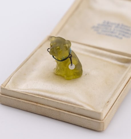 Antique 1920s 1930s Czech Art Glass Pendant: Antique 1920s 1930s Czech Art Glass Necklace Pendant or Charm. Figural seated dog pendant. Measures just over .75 of an inch in length.