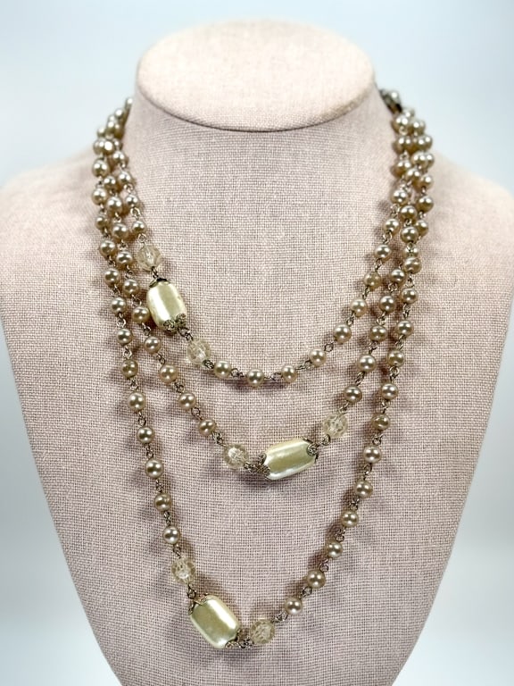 Vintage Coro Faux Pearl Flapper Lariat Necklace: Vintage Coro Faux Pearl Beaded Flapper Lariat Necklace. Marked Coro at clasp. Wear throughout as shown. Measuring approximately 58 inches long.