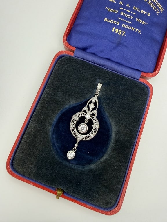 Vintage Art Nouveau Style Sterling Paste Pendant: Vintage Art Nouveau Style Sterling Paste Pendant with two pendant drops and fleur-de-lis design. Marked 925 on back. Measuring approximately 2.25 inches including bail.