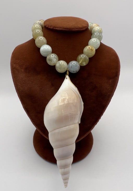 Large Jade Bead & Seashell Handmade Necklace: Large Jade Bead & Seashell Handmade Necklace w Toggle Clasp. Beads are approximately 12mm. Toggle clasp is gold plated. Necklace strand measures approximately 17 inches in length, sea shell pendant me