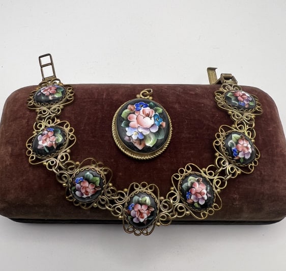 Vintage Hand Painted Enamel & Filigree Jewelry: Vintage Hand Painted Enamel & Filigree Jewelry Set. Bracelet & Necklace Pendant. Panel bracelet measures 7.5 inches in length.