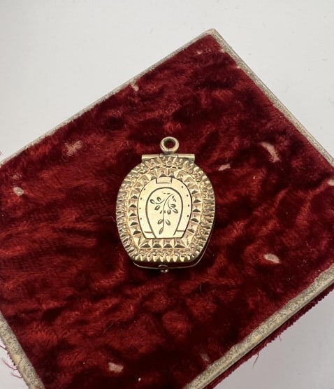 Antique 10kt Gold & Gold Filled Horseshoe Locket (1 of 7)