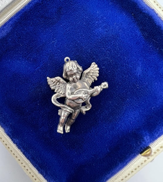 Sterling Silver Figural Cherub w Lute Pendant (1 of 7)