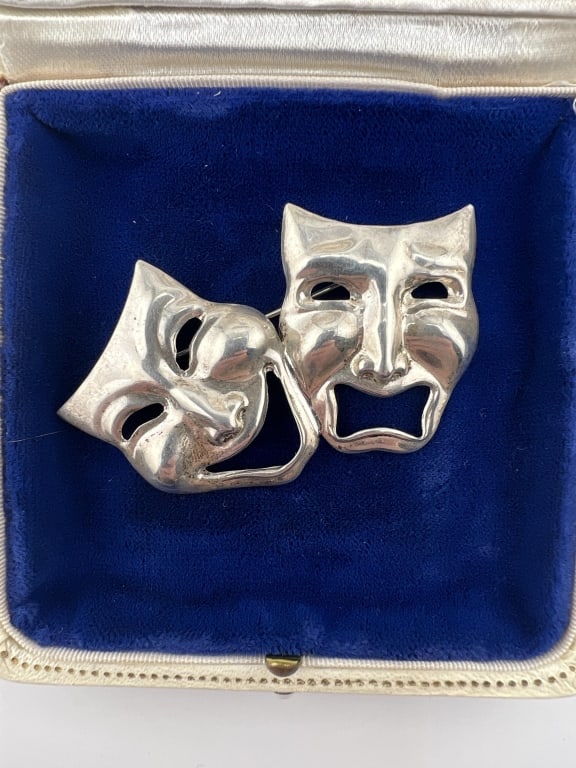 Large Sterling Comedy Tragedy Theatre Mask Brooch: Vintage Large Scale Sterling Silver Comedy Tragedy Theatre Mask Brooch. Measures 2.5 inches in length. Acid tests for sterling.