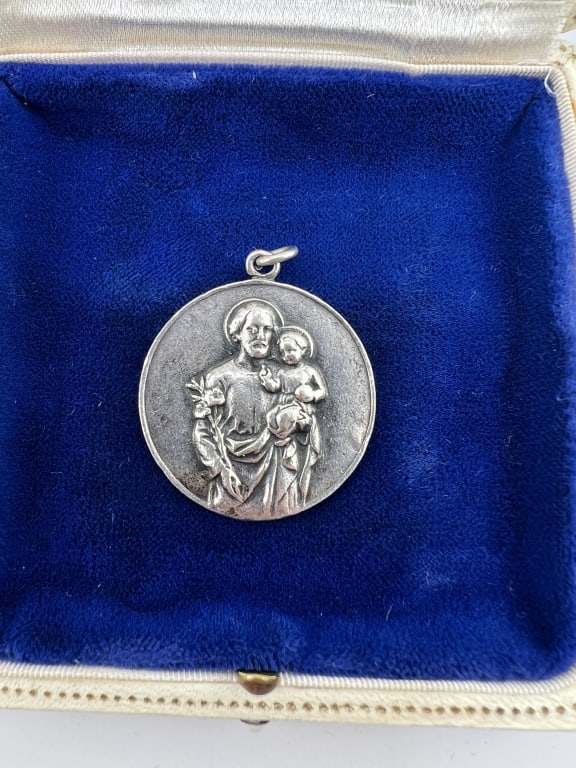 Vintage Heavy Sterling Holy Family Religious Medal: Vintage Heavy Sterling Holy Family Religious Medal. Hallmarked STERLING. On one side showing Jesus with the Bleeding Heart, on the other side showing Saint Joseph with Baby Jesus. Measures 1.5 inches