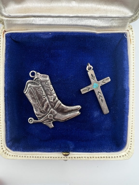 Two Vintage Sterling Native American Pendants (1 of 8)