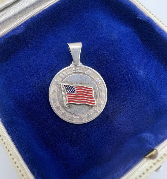 Vintage Sterling Silver Enamel USA Flag Charm: Vintage Sterling Silver Enamel USA Flag Charm.Vintage mid century sterling silver and enamel decorated pendant or charm of the American flag. Hallmarked 925 for sterling. Measures under 1.5 inches in